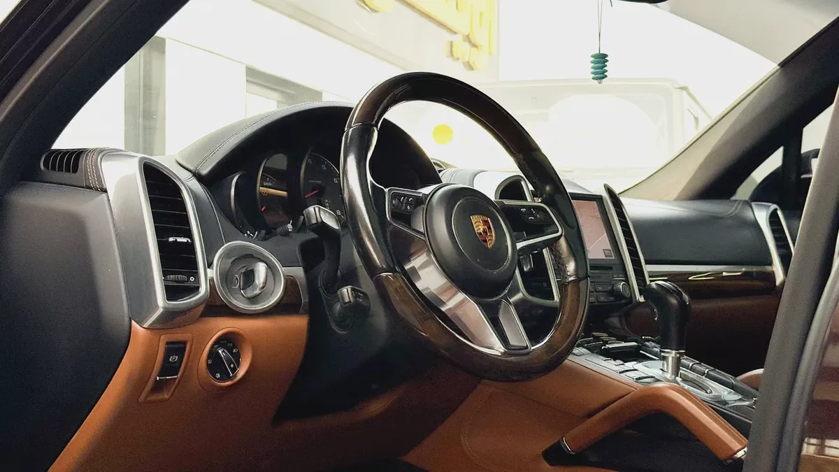 Porsche Cayenne S Platinum Edition 2018 GCC Full Service History-9-9