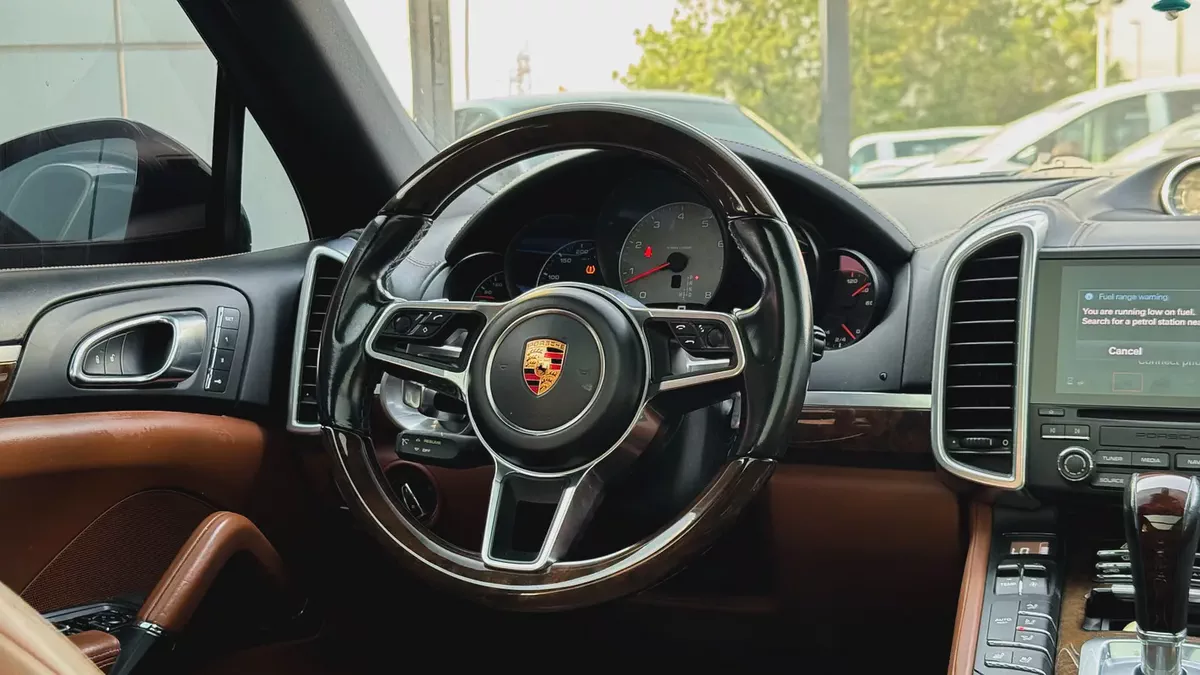 Porsche Cayenne S Platinum Edition 2018 GCC Full Service History-17-17