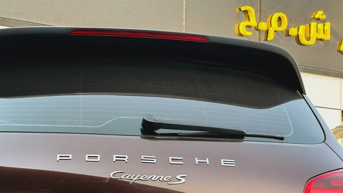 Porsche Cayenne S Platinum Edition 2018 GCC Full Service History-4-4