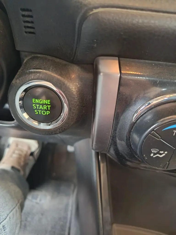 Toyota YARIS 2014 SE+ 1.5L Full Option Push Start