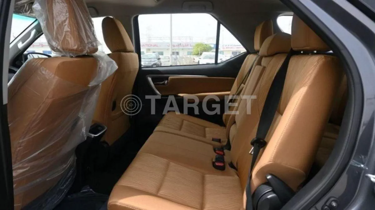 Toyota Fortuner EXR Toyota Fortuner 2.4L Diesel AT 4X4 2024-15-0