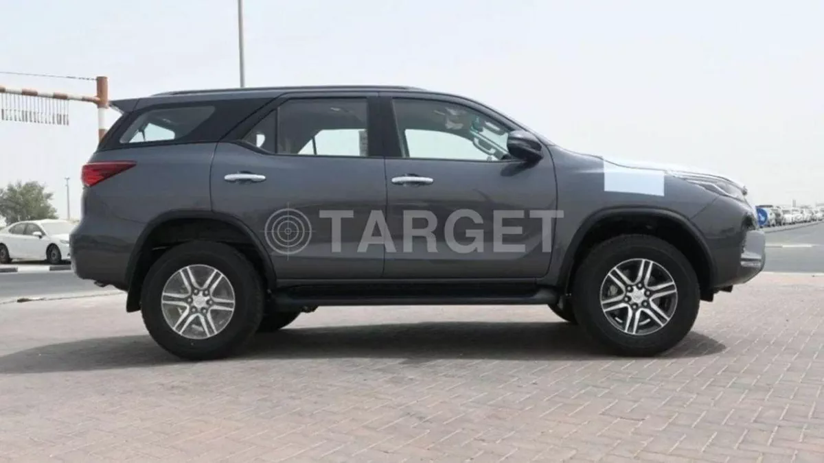 Toyota Fortuner EXR Toyota Fortuner 2.4L Diesel AT 4X4 2024-4-0