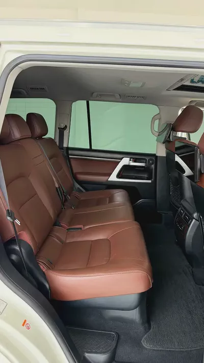 Pristine Toyota Land Cruiser VXR 2017 | GCC Specs | Low Mileage | Fully Loaded-13