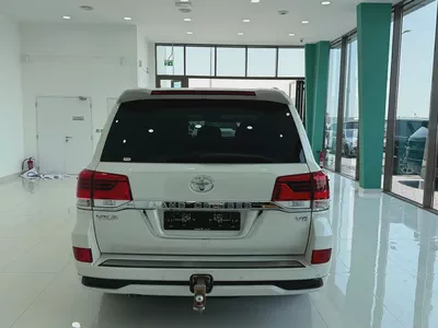 Pristine Toyota Land Cruiser VXR 2017 | GCC Specs | Low Mileage | Fully Loaded-6