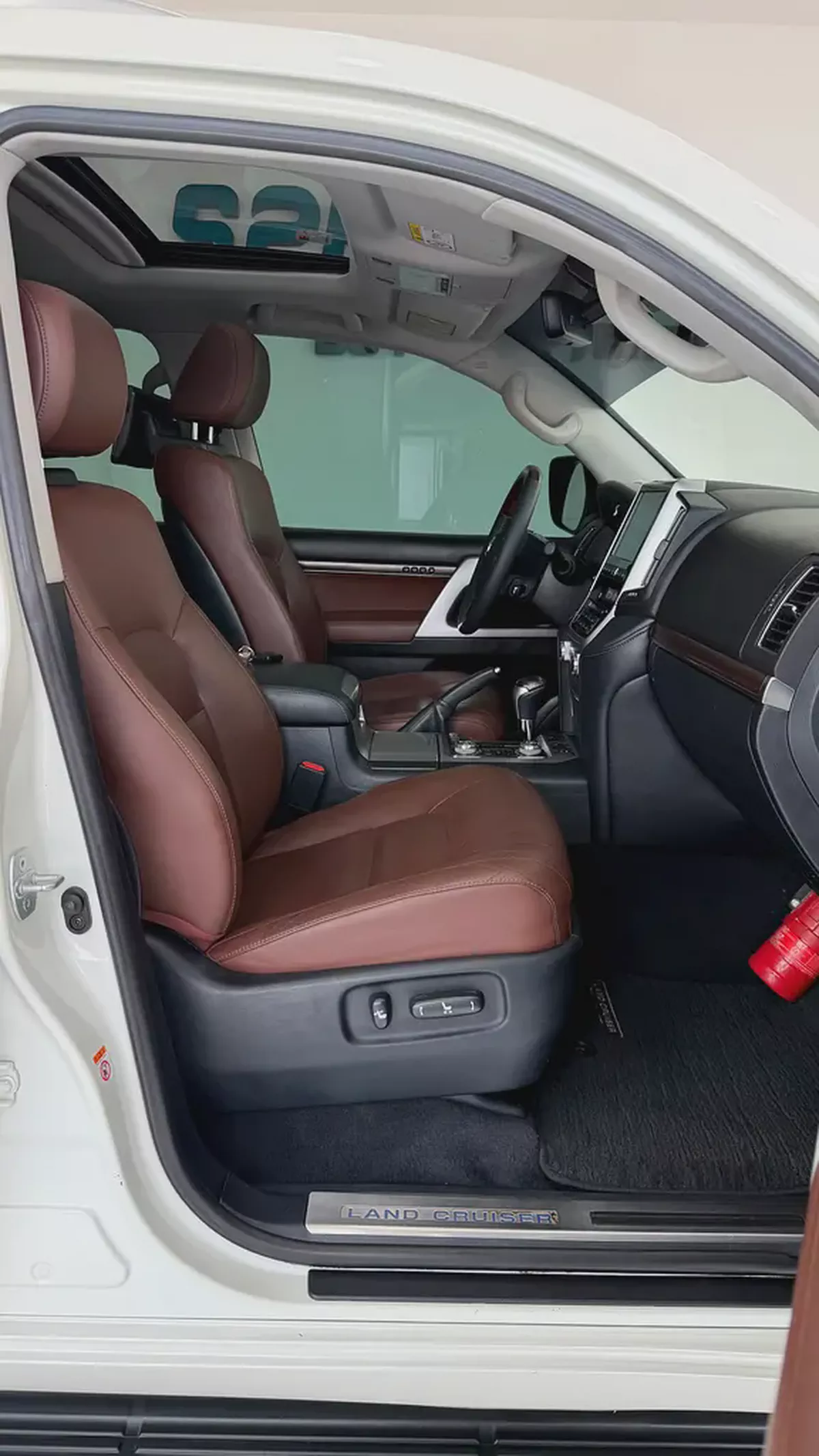 Pristine Toyota Land Cruiser VXR 2017 | GCC Specs | Low Mileage | Fully Loaded-10-10