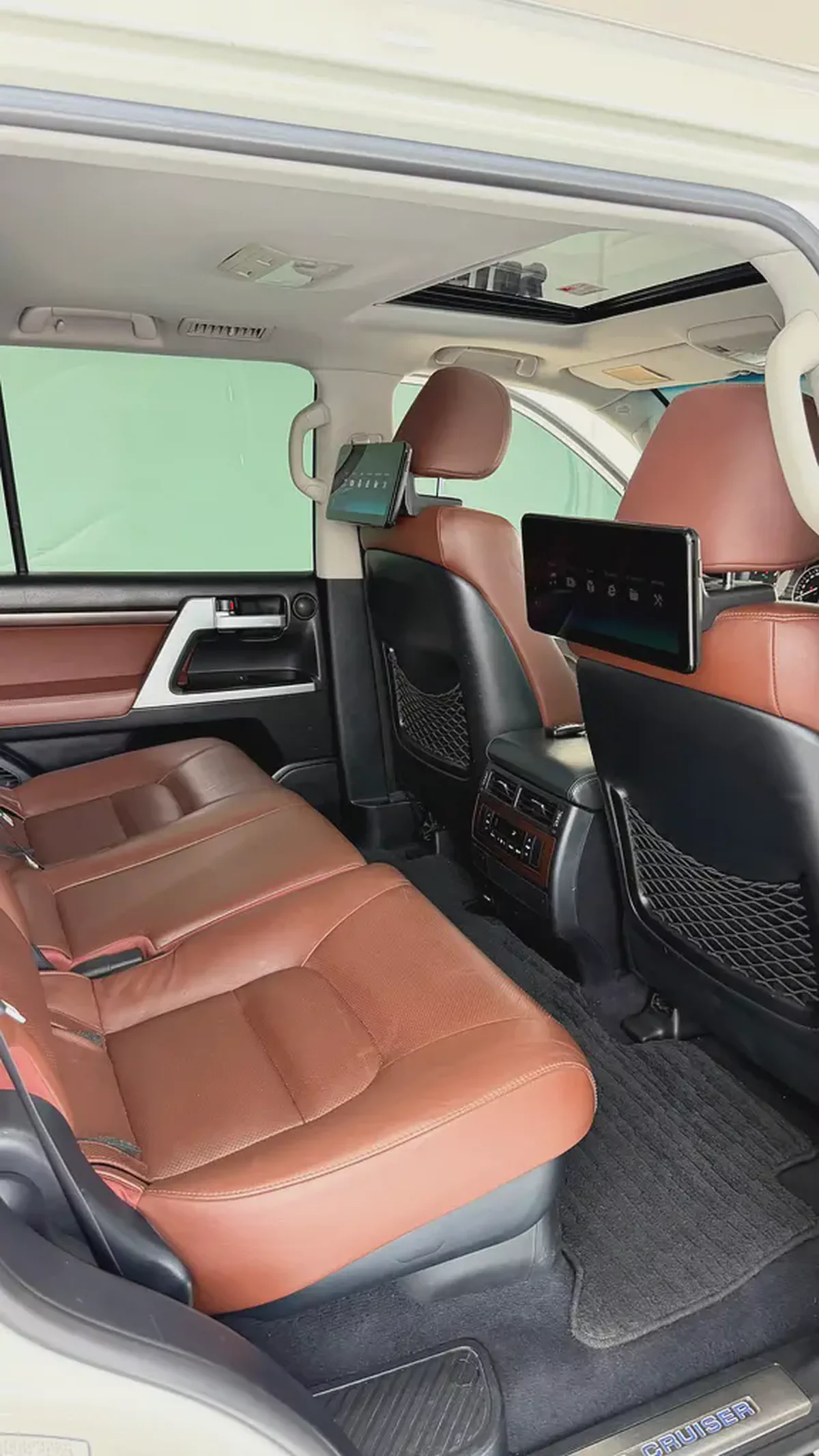 Pristine Toyota Land Cruiser VXR 2017 | GCC Specs | Low Mileage | Fully Loaded-12-12