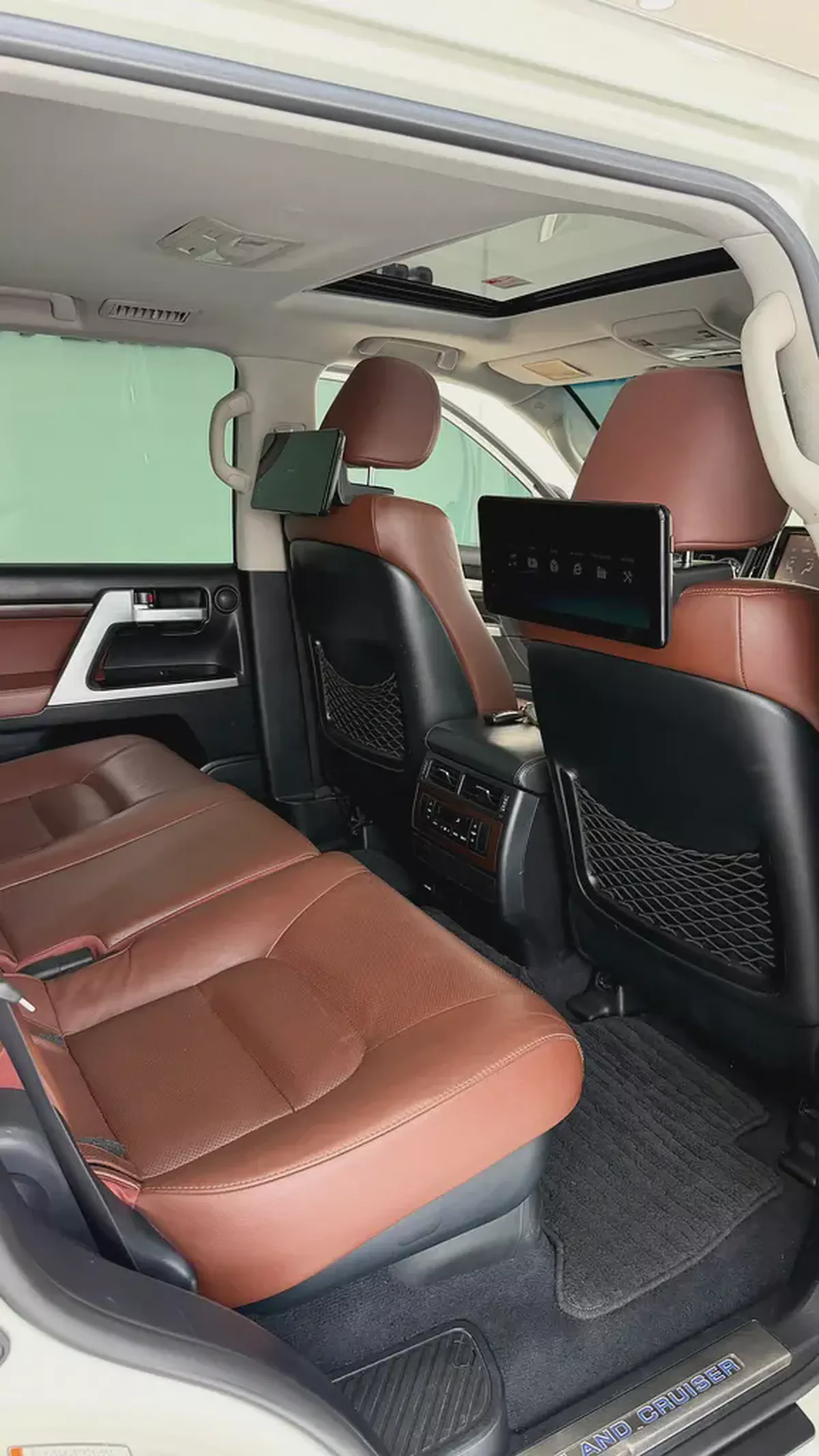 Pristine Toyota Land Cruiser VXR 2017 | GCC Specs | Low Mileage | Fully Loaded-15-15