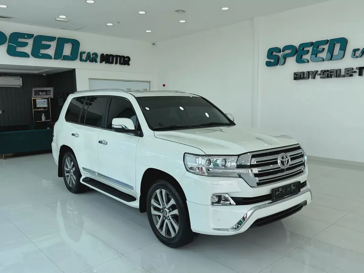 Pristine Toyota Land Cruiser VXR 2017 | GCC Specs | Low Mileage | Fully Loaded-2-2