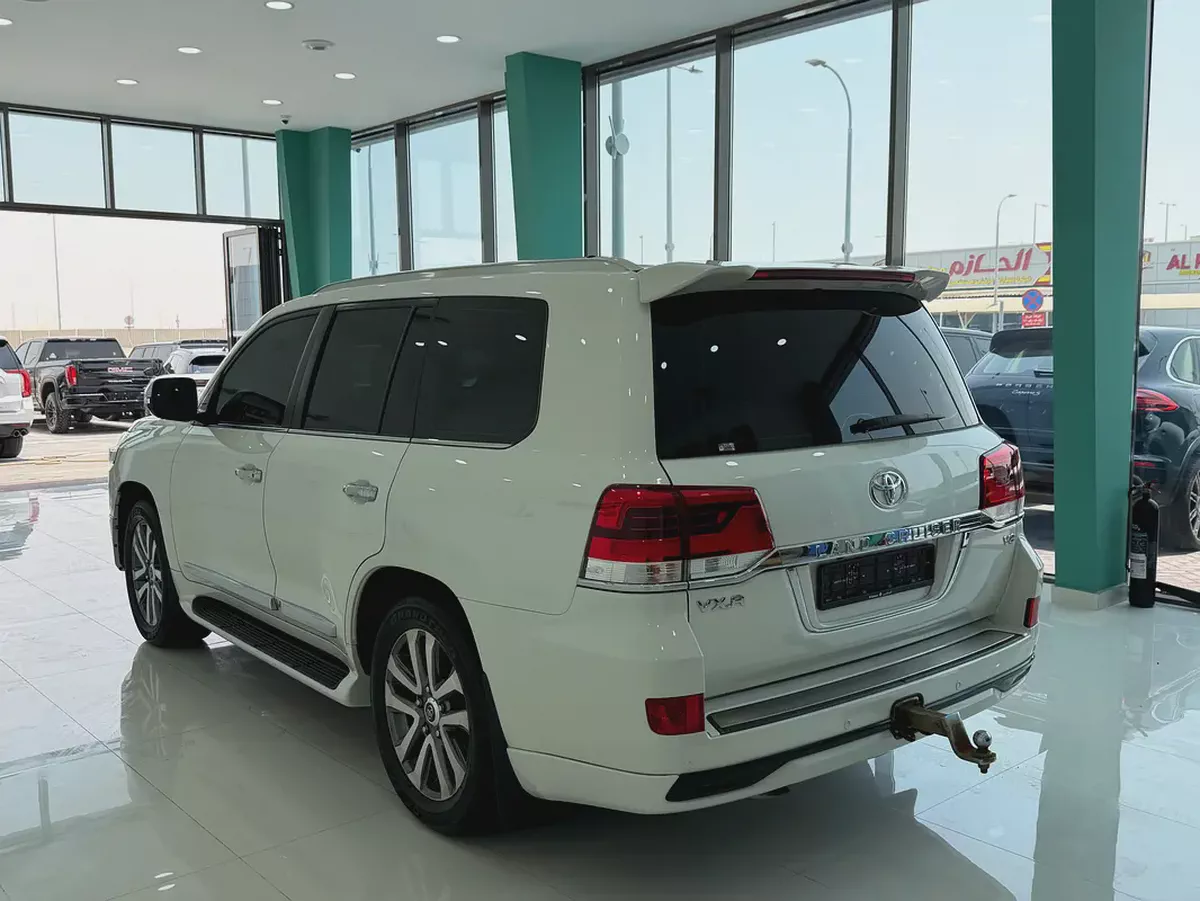 Pristine Toyota Land Cruiser VXR 2017 | GCC Specs | Low Mileage | Fully Loaded-7-7