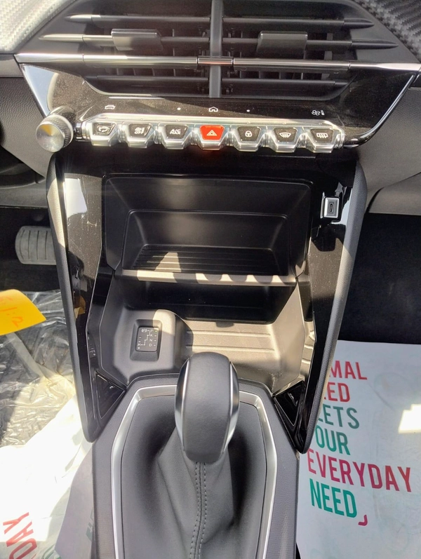 PEUGEOT 2008 1.2 L ACTIVE TURBO MODEL 2025