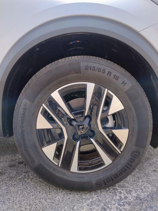 PEUGEOT 2008 1.2 L ACTIVE TURBO MODEL 2025