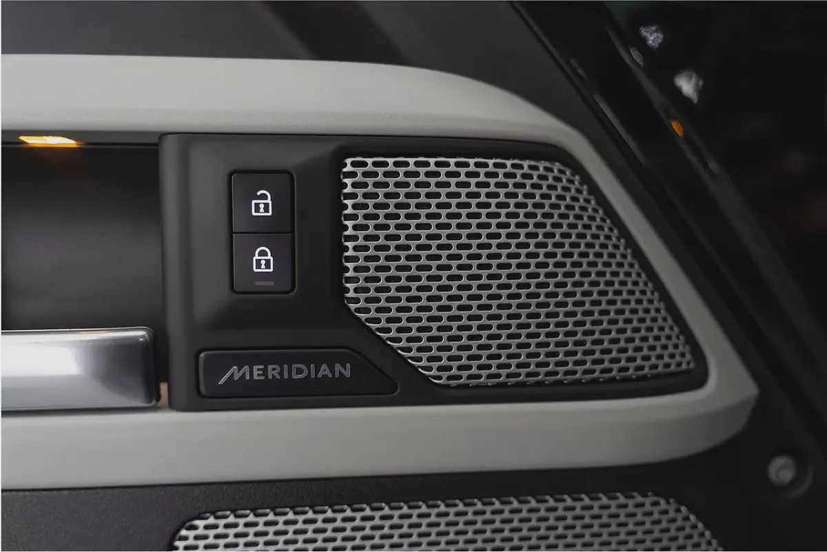 AED 4,929 / 60 months | 0% DP | 2023 Land Rover Defender 130 P400 HSE / Agency Warranty-9-9