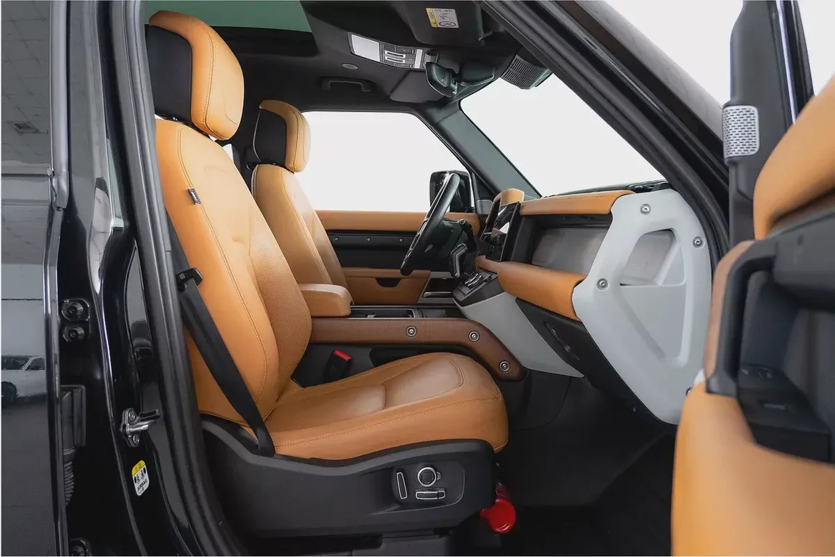 AED 4,929 / 60 months | 0% DP | 2023 Land Rover Defender 130 P400 HSE / Agency Warranty-7-7