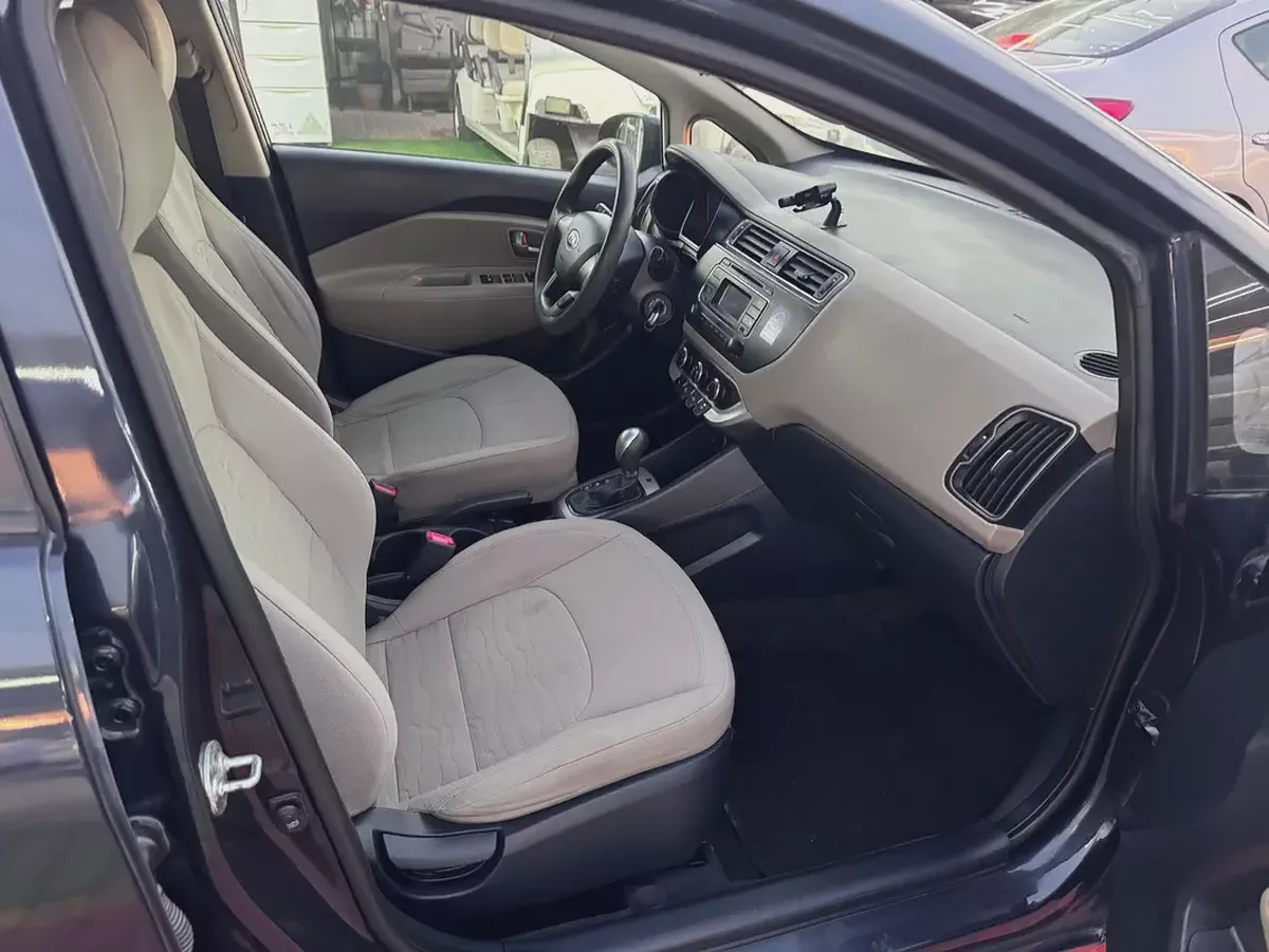 KIA RIO-10-10