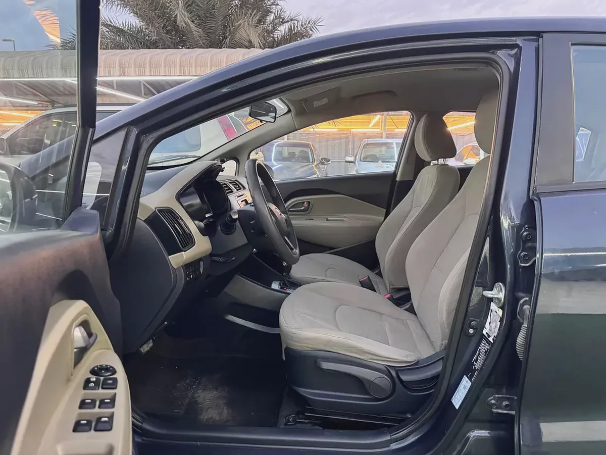 KIA RIO-7-7