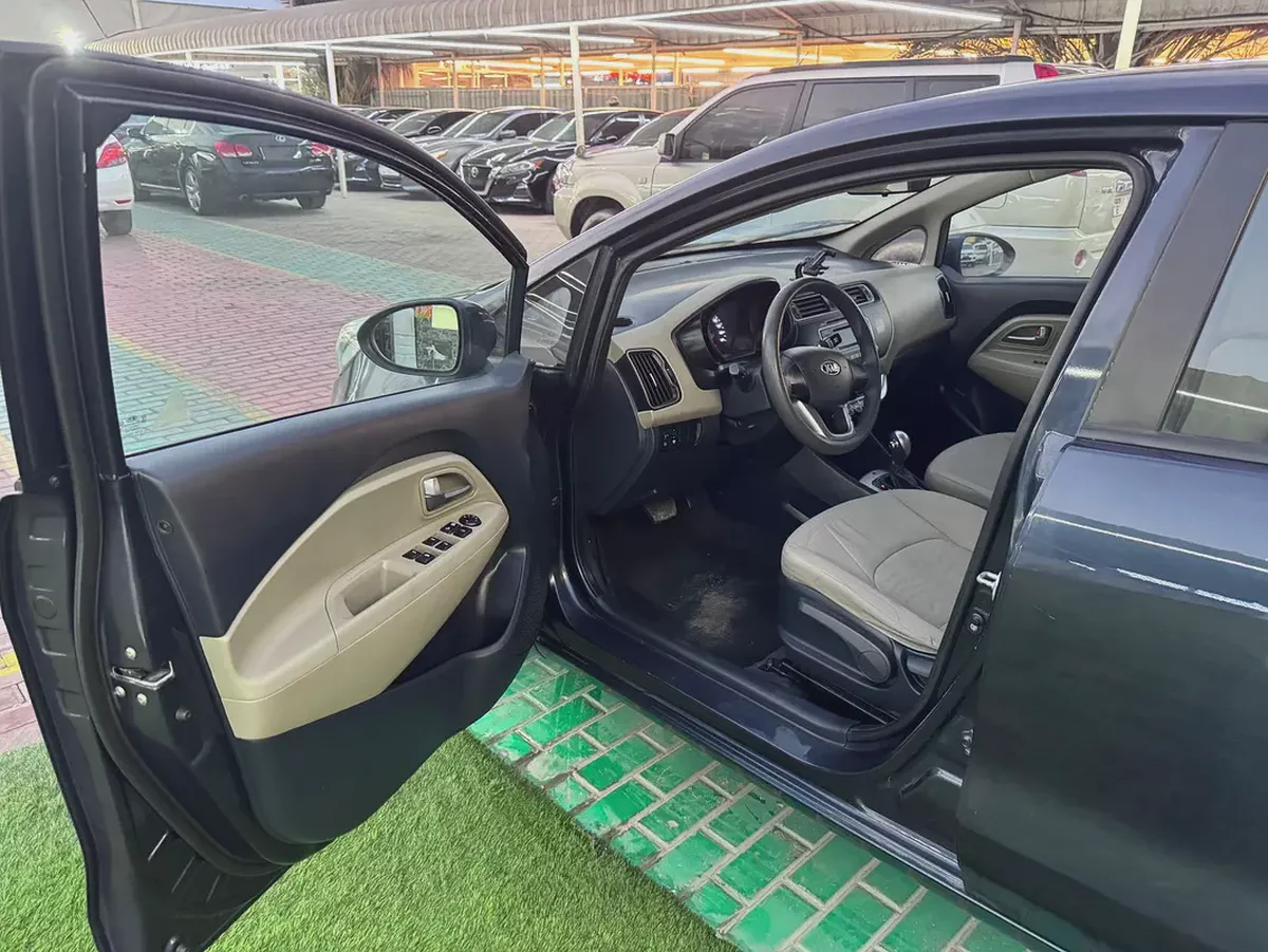 KIA RIO-8-8