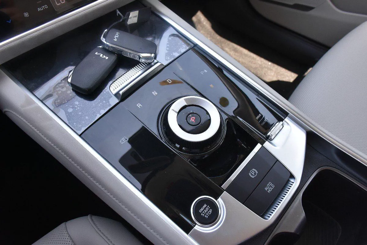 SPORTAGE LOADED 2024 | WHITE-8-8