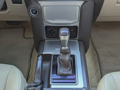 Toyota Prado VXR 2018 - GCC Specs - Accident Free - Excellent Condition-10