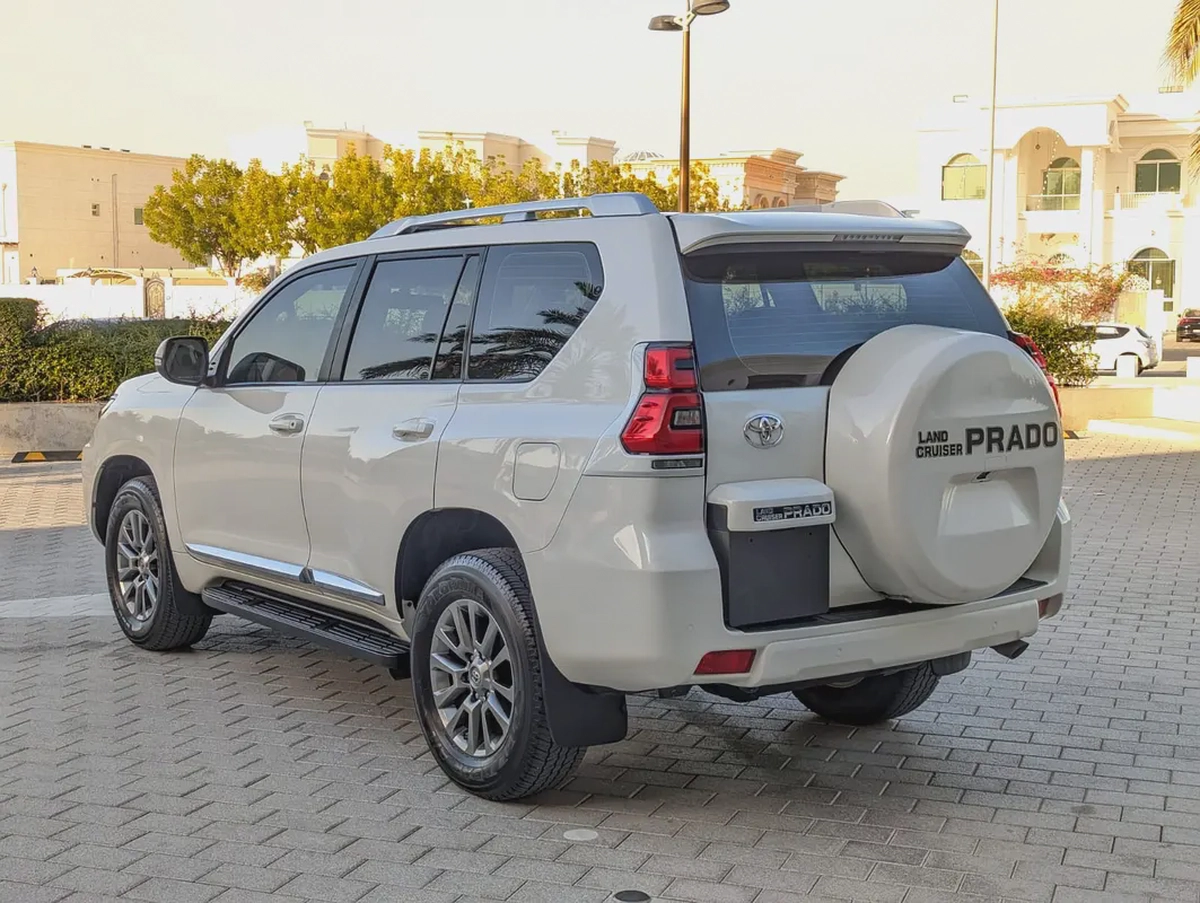 Toyota Prado VXR 2018 - GCC Specs - Accident Free - Excellent Condition