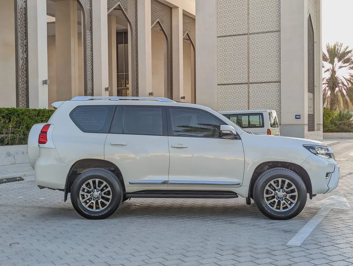 Toyota Prado VXR 2018 - GCC Specs - Accident Free - Excellent Condition