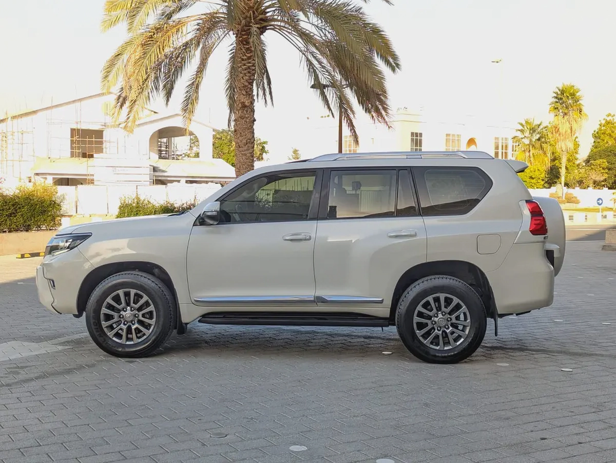 Toyota Prado VXR 2018 - GCC Specs - Accident Free - Excellent Condition