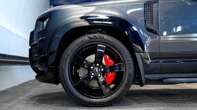 Land Rover Defender 110 HSE-10