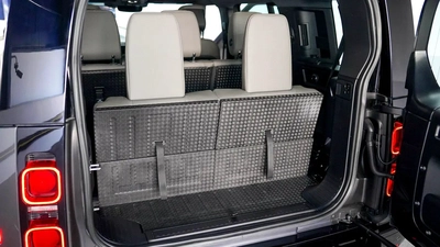 Land Rover Defender 110 HSE-6
