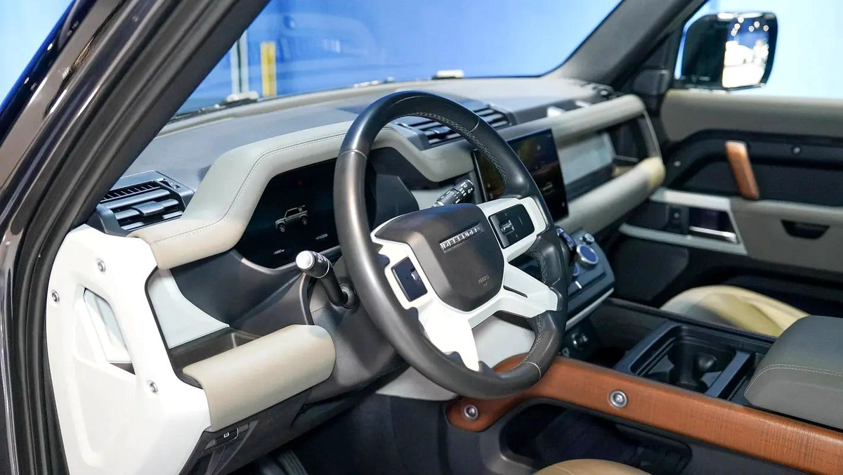 Land Rover Defender 110 HSE-11-11
