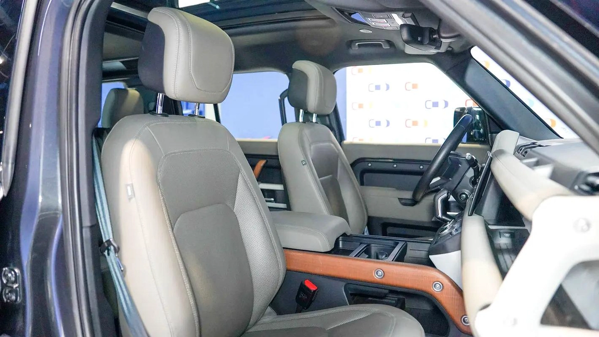 Land Rover Defender 110 HSE-9-9