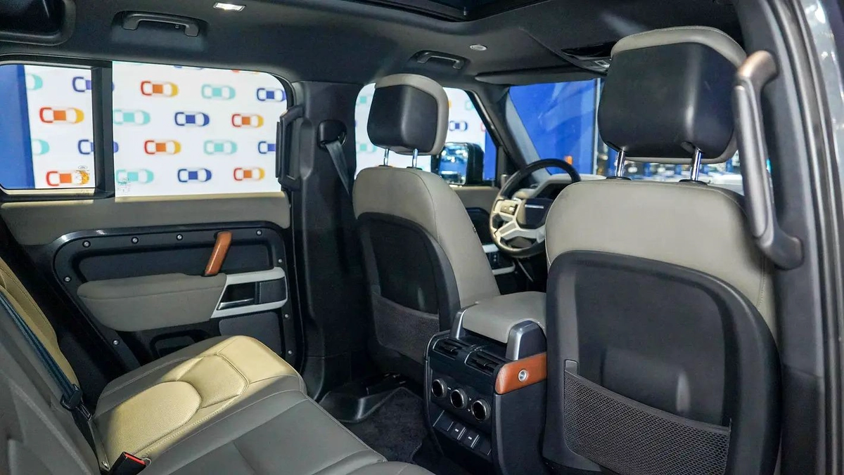 Land Rover Defender 110 HSE-4-4