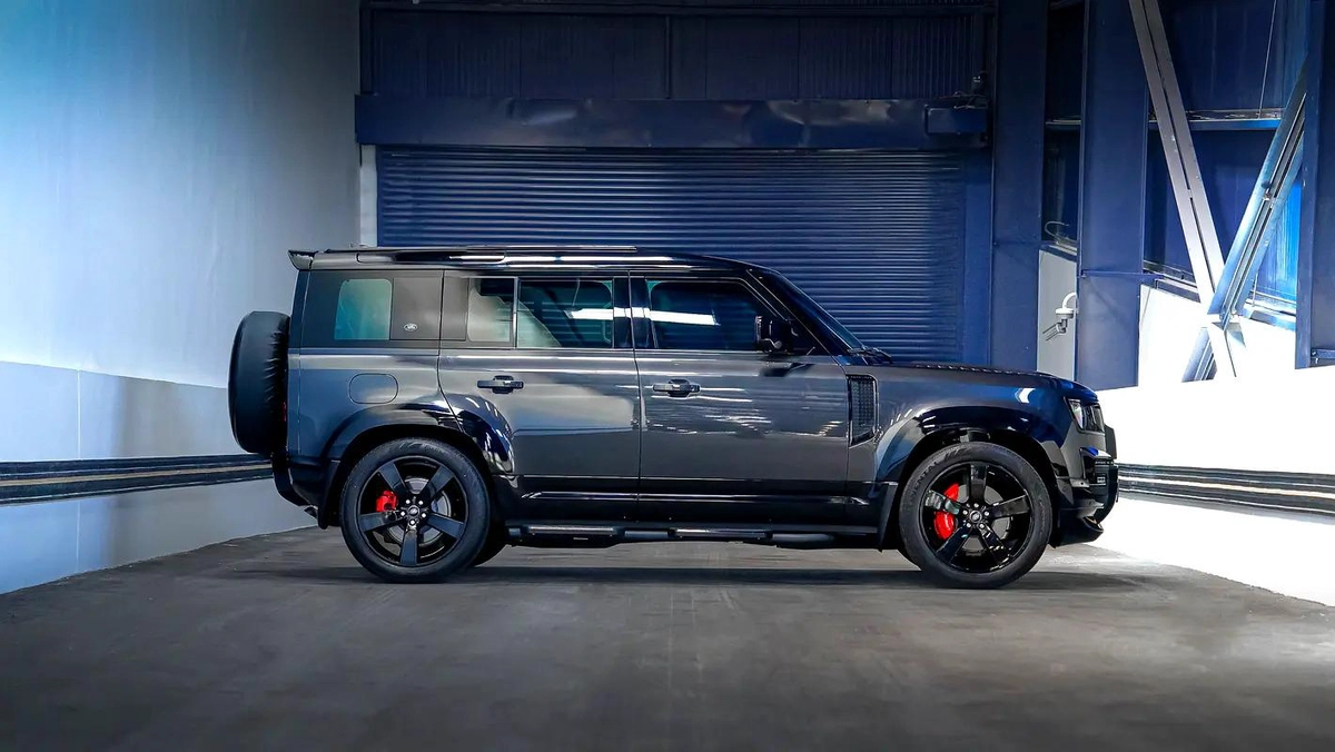 Land Rover Defender 110 HSE-2-2