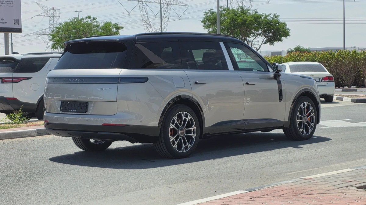 Lynk & Co 900 (Silver)-24-24