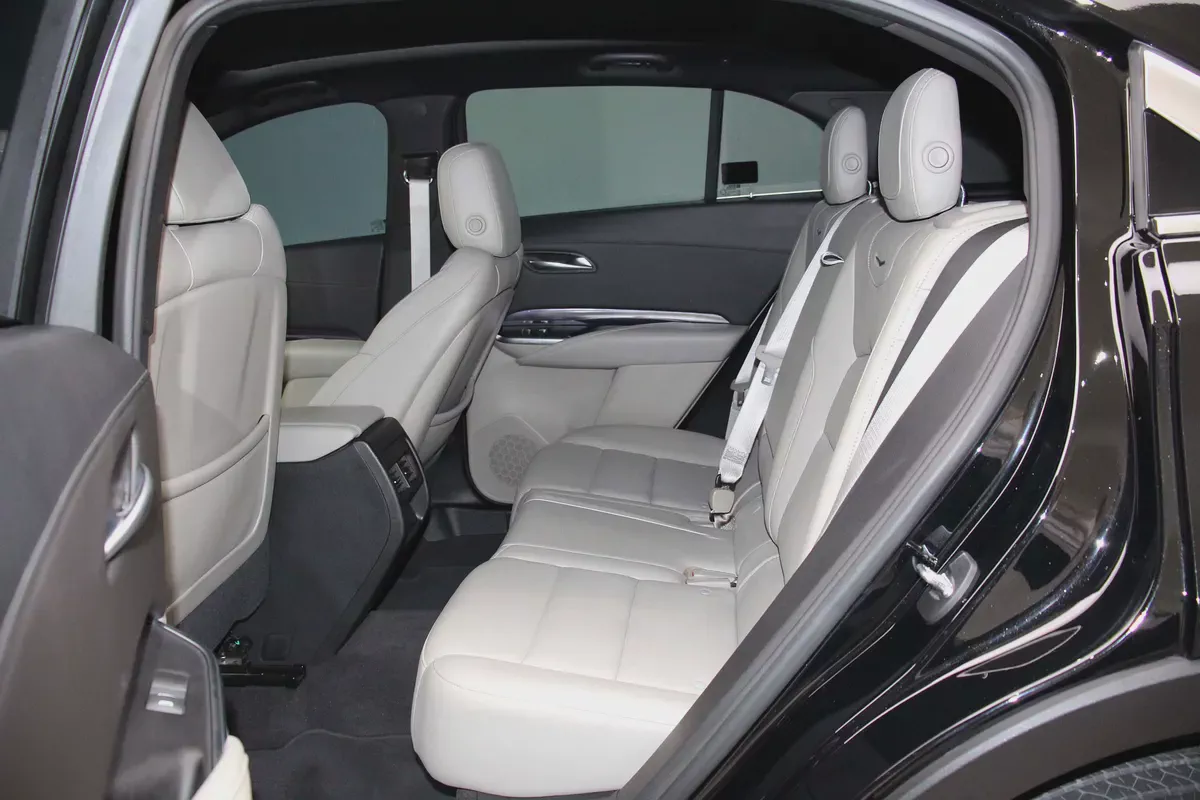 2023 Cadillac XT4 Luxury GCC Specs-9-9
