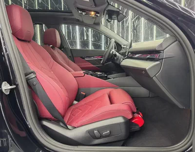 Exclusive offer | LOW Mileage | GCC | Luxury Sedan | AGMC Warranty 2028 | AGMC Service 2028-10