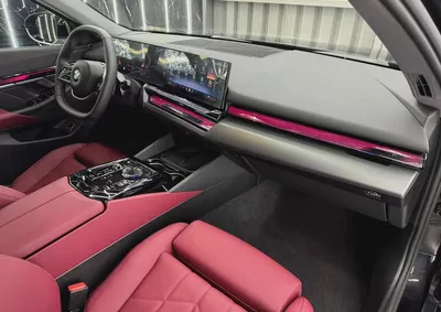 Exclusive offer | LOW Mileage | GCC | Luxury Sedan | AGMC Warranty 2028 | AGMC Service 2028-8