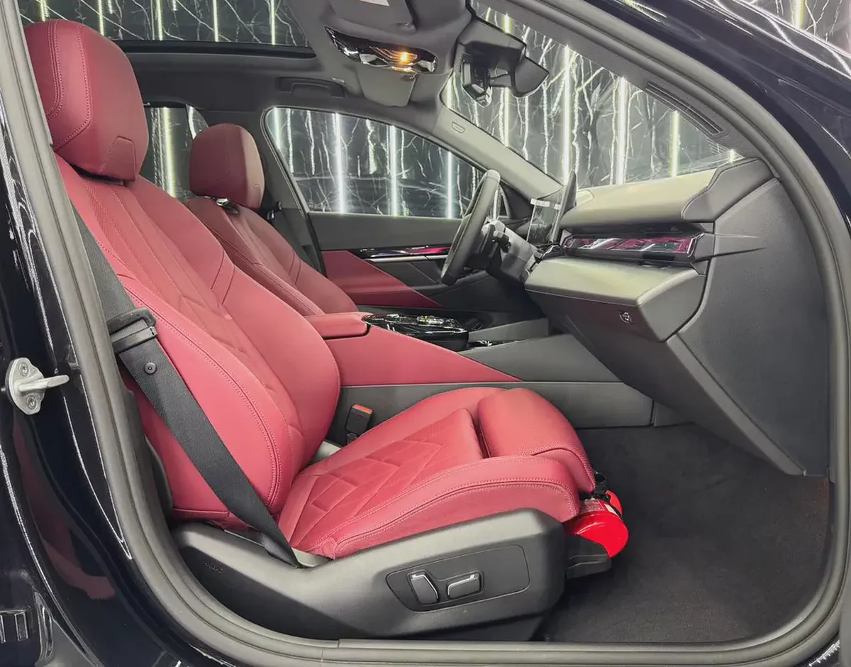 Exclusive offer | LOW Mileage | GCC | Luxury Sedan | AGMC Warranty 2028 | AGMC Service 2028-10-10