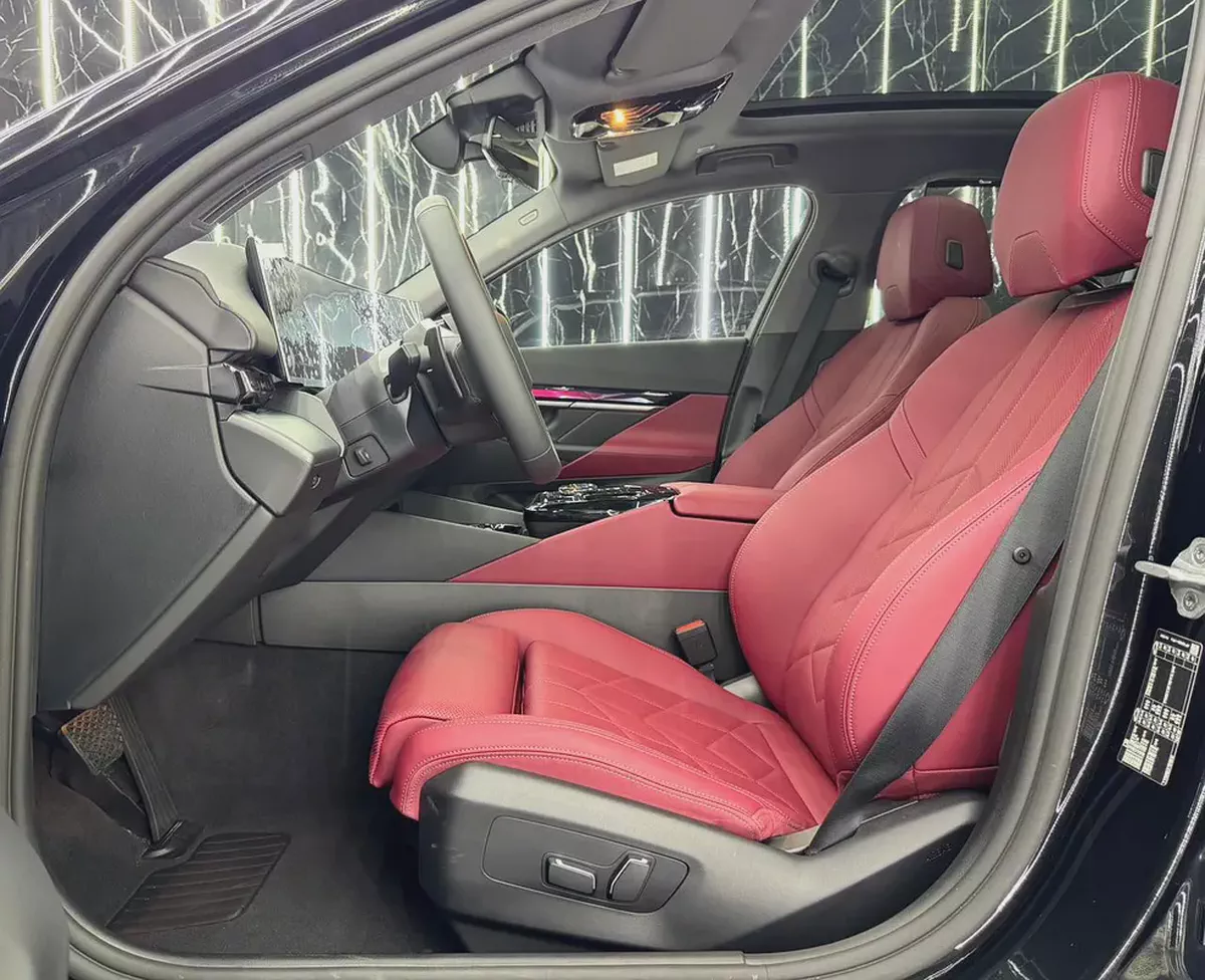 Exclusive offer | LOW Mileage | GCC | Luxury Sedan | AGMC Warranty 2028 | AGMC Service 2028-11-11