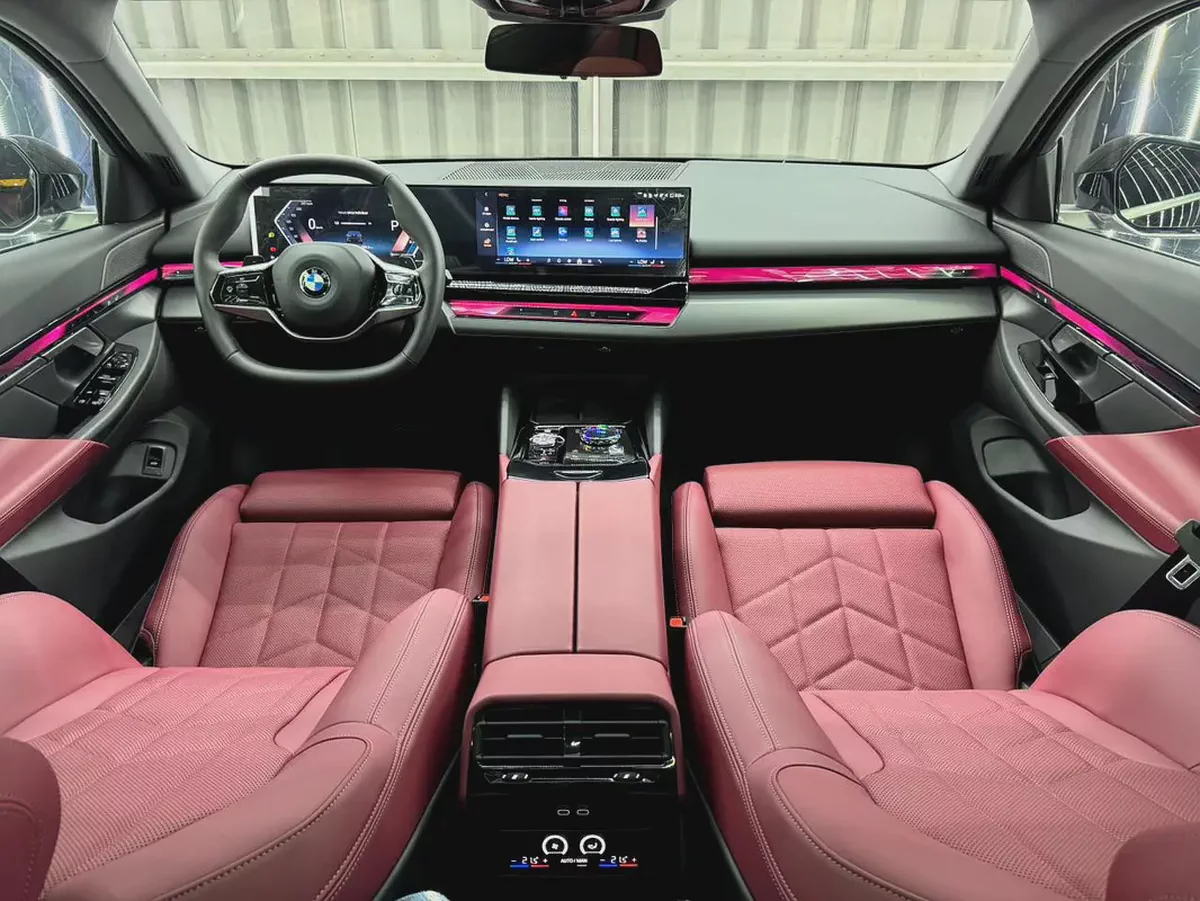Exclusive offer | LOW Mileage | GCC | Luxury Sedan | AGMC Warranty 2028 | AGMC Service 2028-16-16