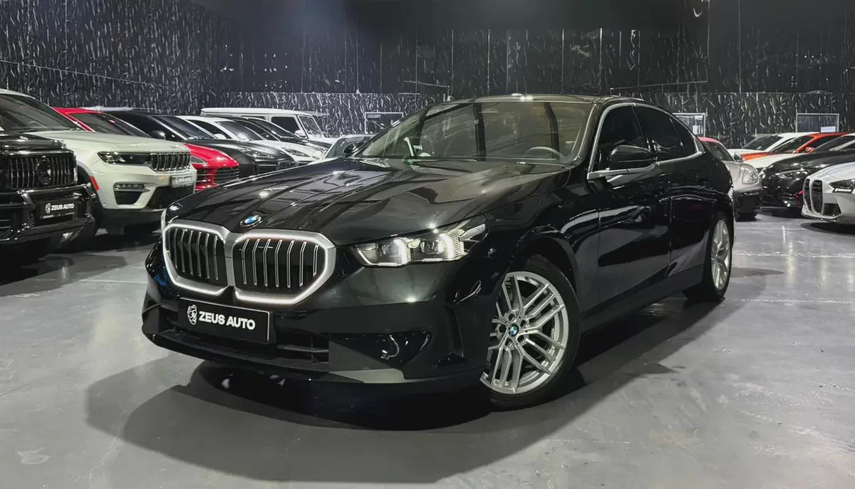 Exclusive offer | LOW Mileage | GCC | Luxury Sedan | AGMC Warranty 2028 | AGMC Service 2028