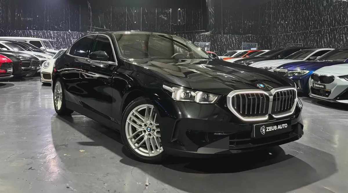 Exclusive offer | LOW Mileage | GCC | Luxury Sedan | AGMC Warranty 2028 | AGMC Service 2028-2-2