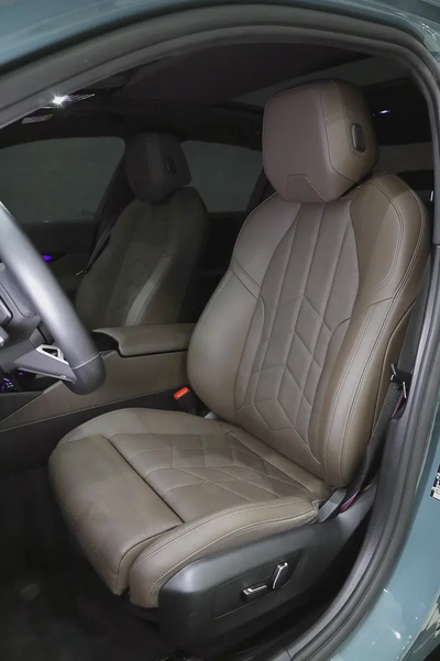 2025 BMW 520i M-Kit GCC Specs - Like New!-8