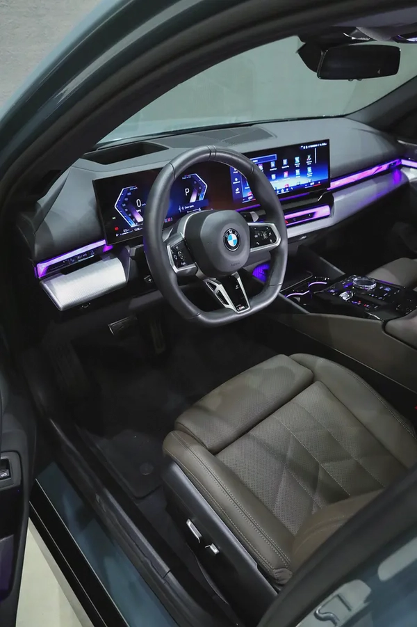 2025 BMW 520i M-Kit GCC Specs - Like New!