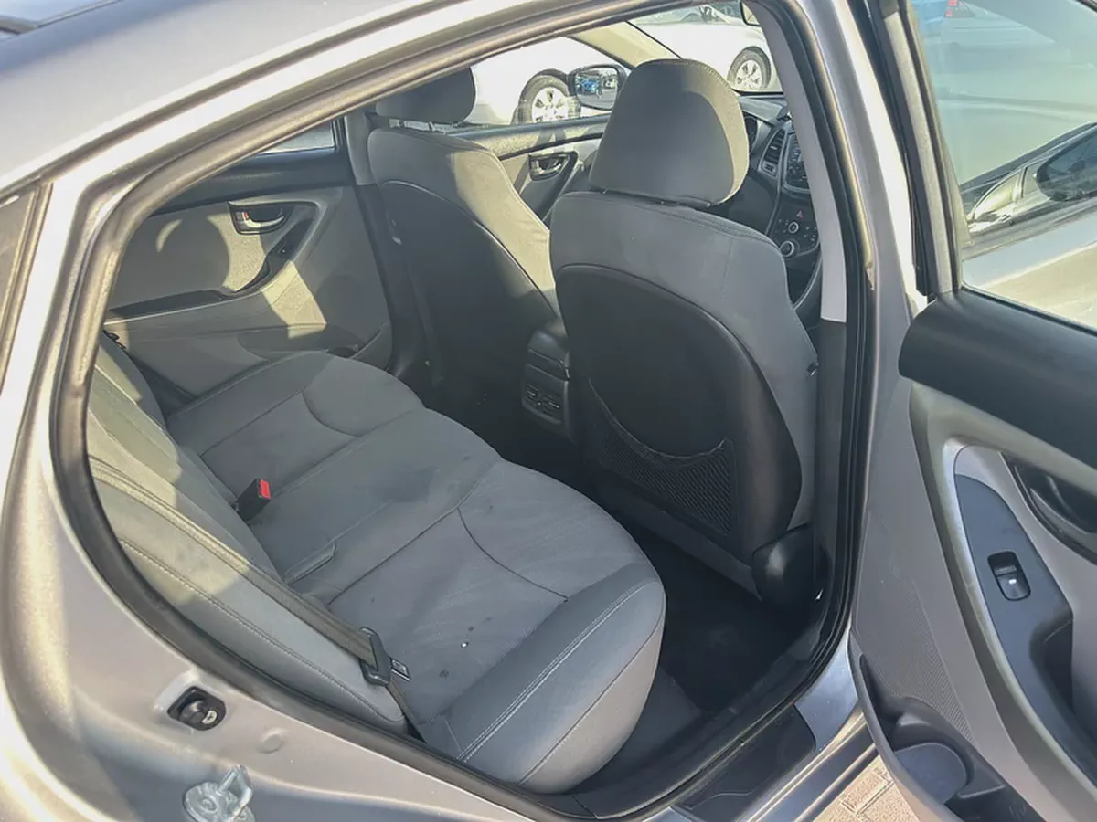 Hyundai Elantra 2016 gary color GCC alen car-2-2