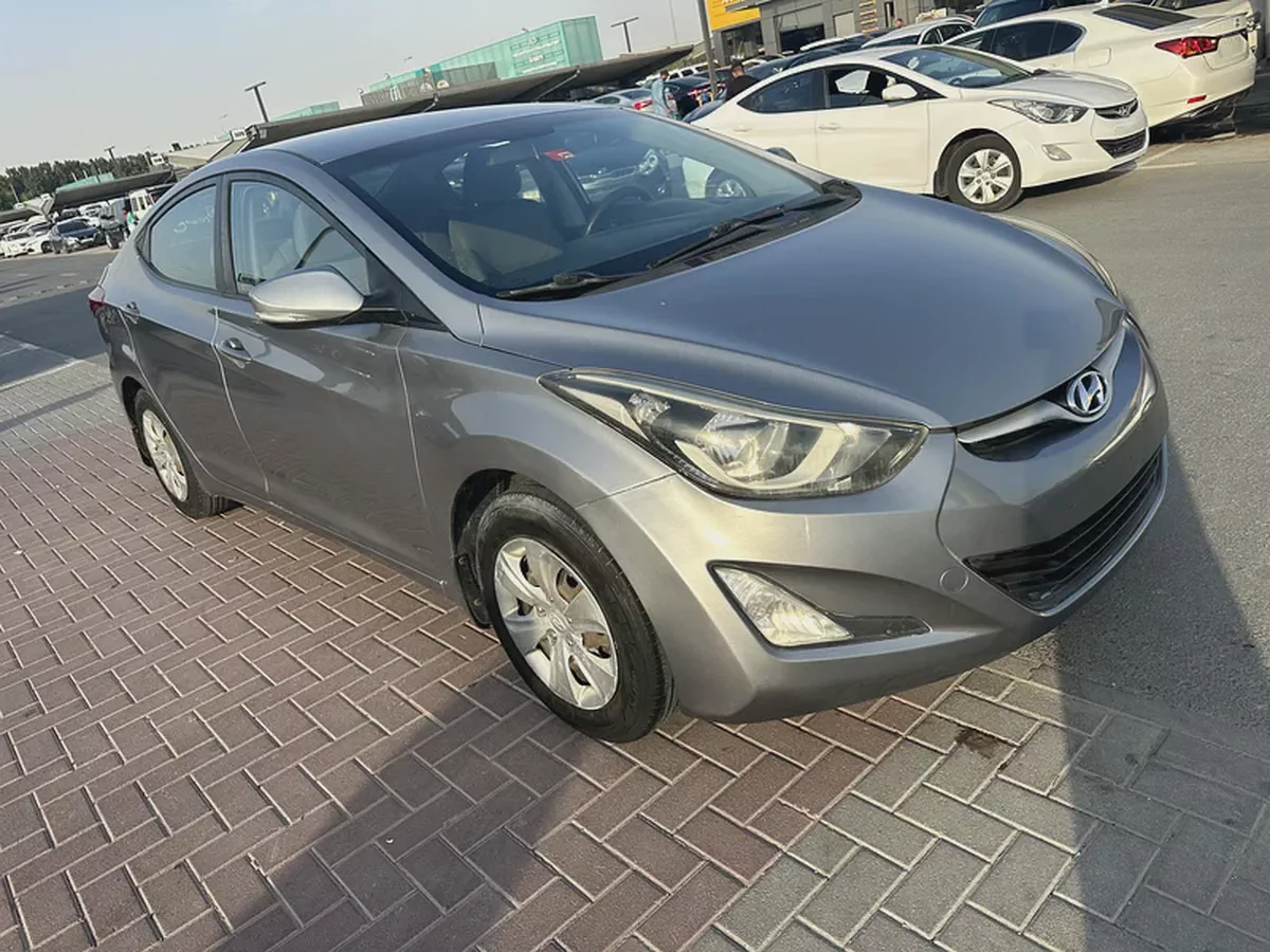 Hyundai Elantra 2016 gary color GCC alen car-3-3