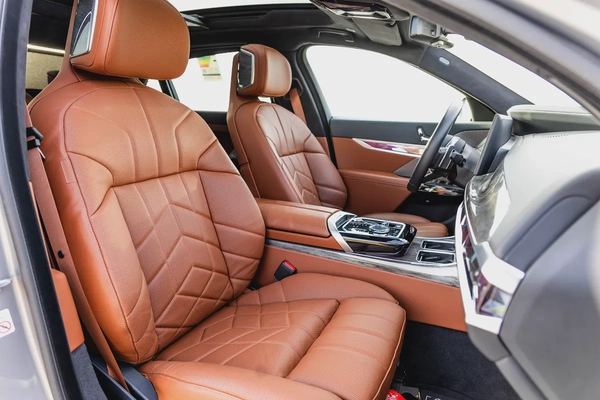 BMW 735i M Sport Individual – 2025 | GCC | 3,915 KM | 5 YEARS SERVICE AND WARRANTY BMW AGMC