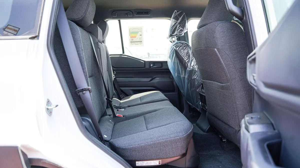 Toyota Prado TOYOTA PRADO URBAN 2.4 PETROL 2025-10-0
