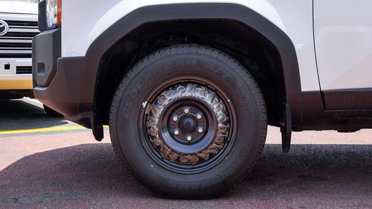 Toyota Prado TOYOTA PRADO URBAN 2.4 PETROL 2025-15-0