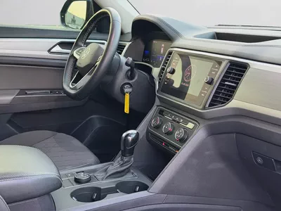 AED 920 P.M | 0% DOWN | VW TERAMONT COMFORTLINE | 7-SEATER | V6 AWD | 2022 GCC-10