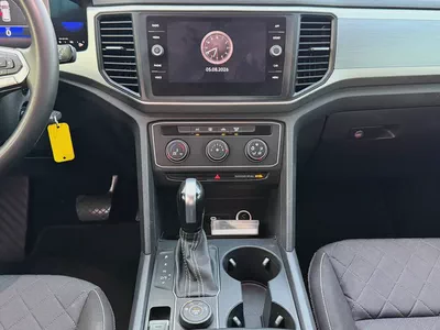 AED 920 P.M | 0% DOWN | VW TERAMONT COMFORTLINE | 7-SEATER | V6 AWD | 2022 GCC-13