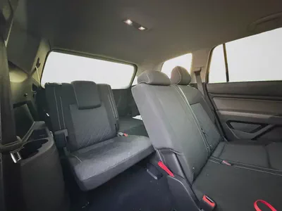 AED 920 P.M | 0% DOWN | VW TERAMONT COMFORTLINE | 7-SEATER | V6 AWD | 2022 GCC-17